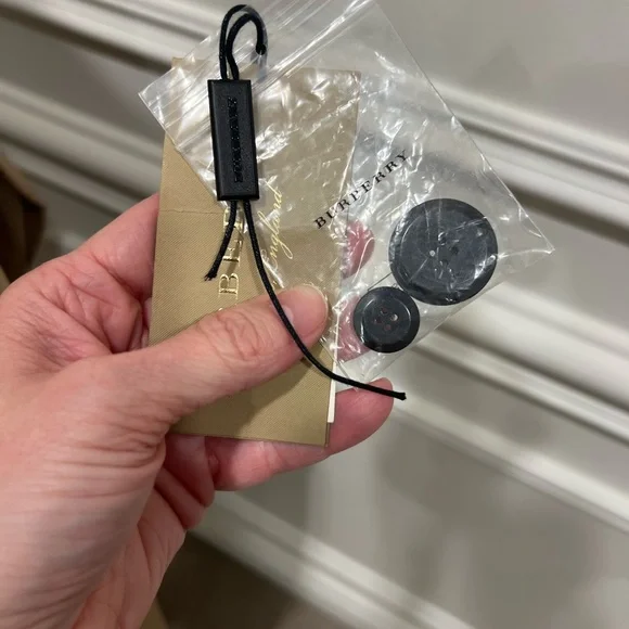 Burberry cashmere detachable shawl collar coat. Size 6 - Picture 6 of 17